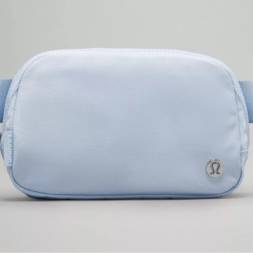 Lululemon Everywhere Belt Bag 1L in Blue Windmill